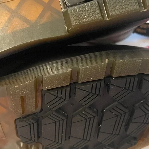 Dr Martens LIKE BRAND NEW!! Size 11 M
Smooth Black Leather Lace Up Boots - Picture 8 of 10